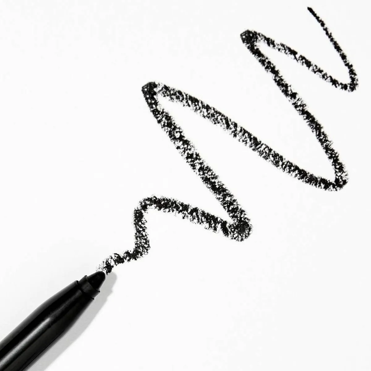 Adopt Le Noir| Crayon Pour Les Yeux